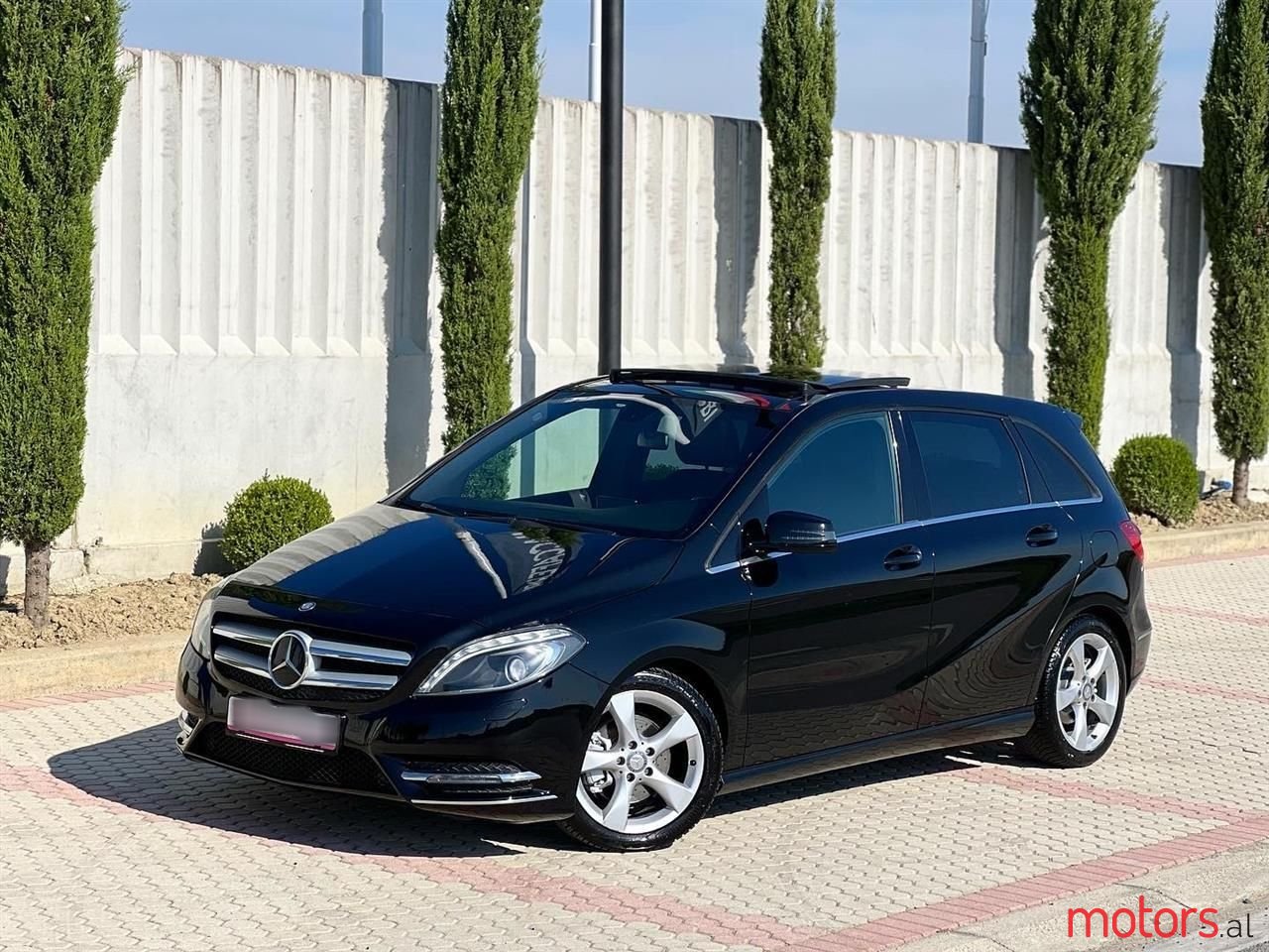 2014' Mercedes-Benz B 180 photo #1