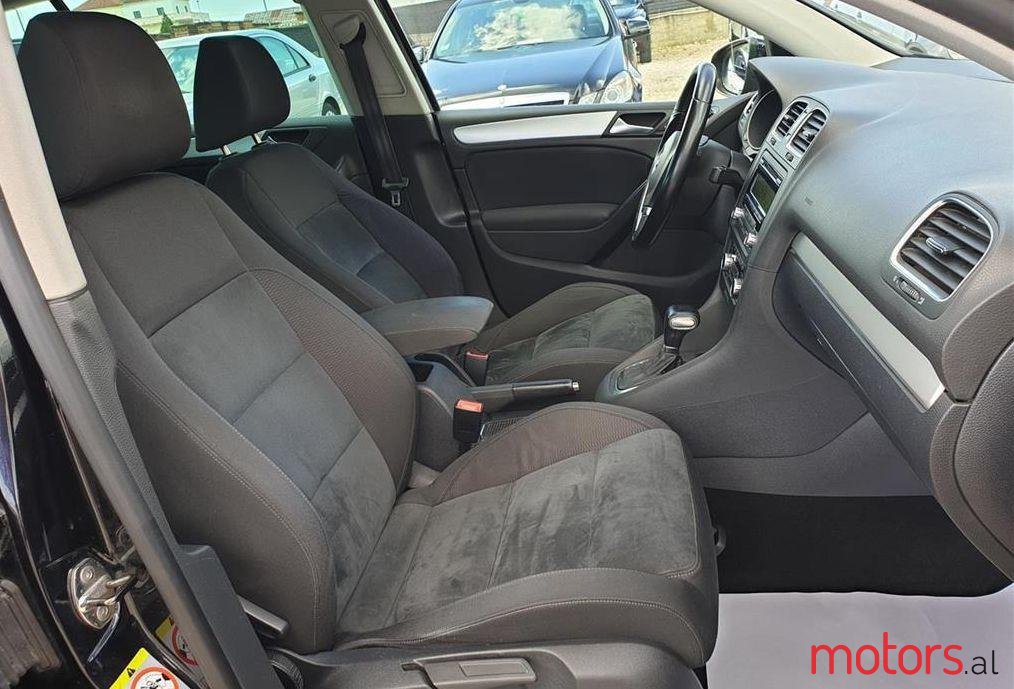 2010' Volkswagen Golf photo #2