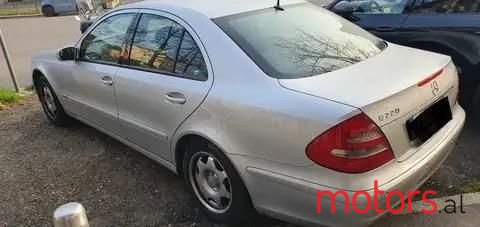 2002' Mercedes-Benz E 220 photo #2