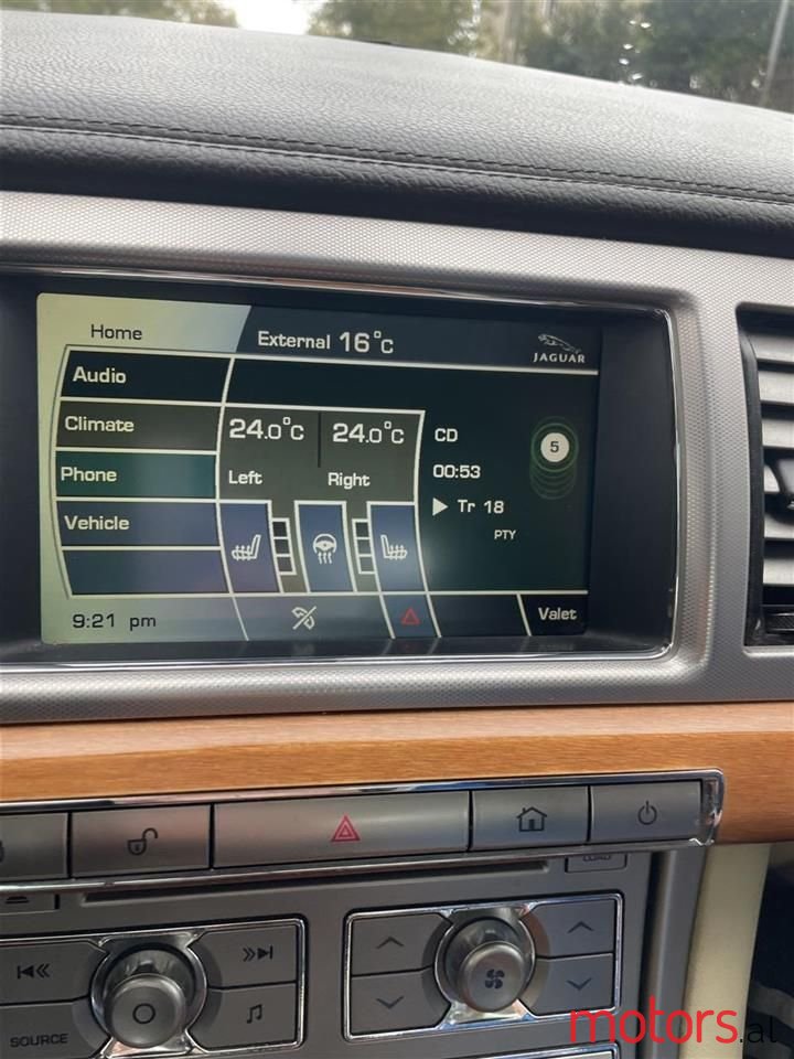 2011' Jaguar XF photo #6