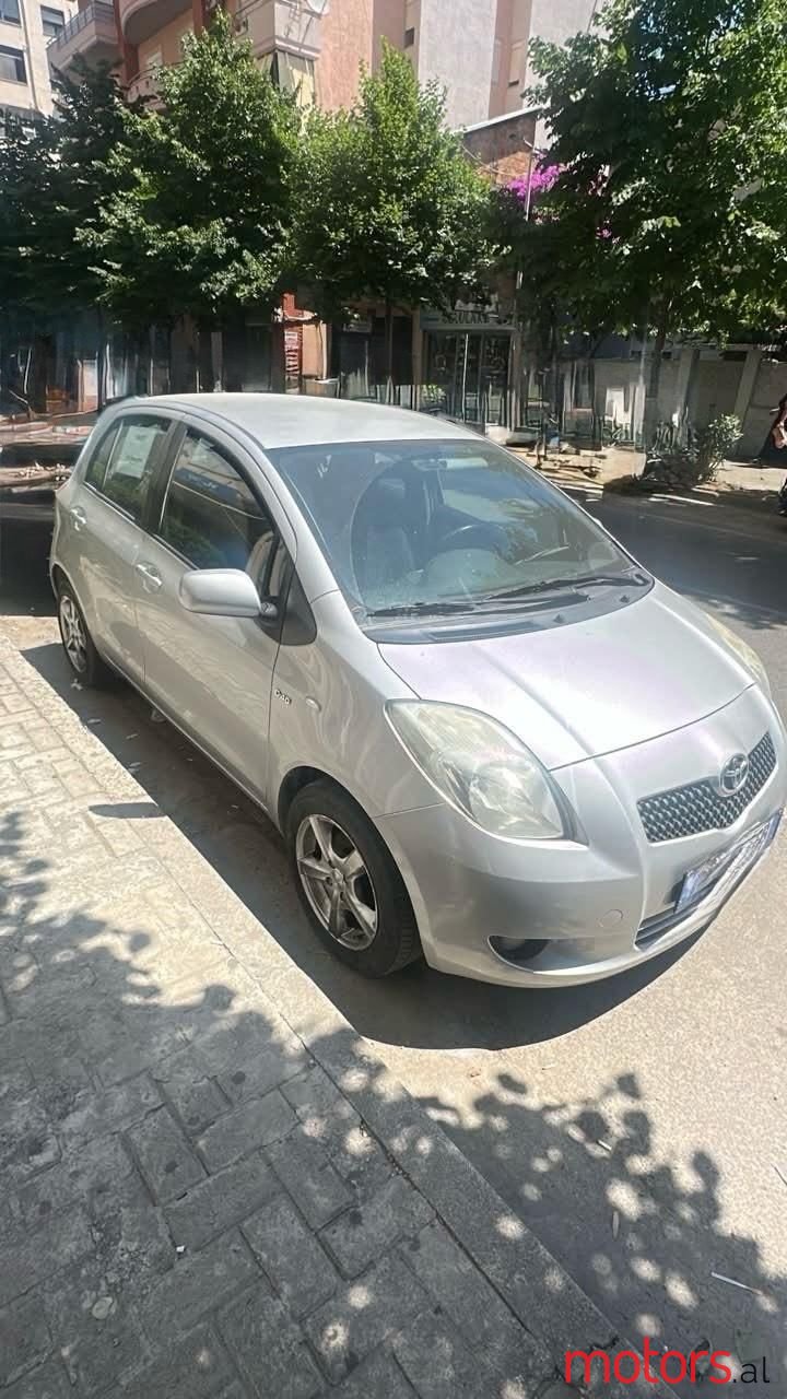2009' Toyota Yaris photo #2