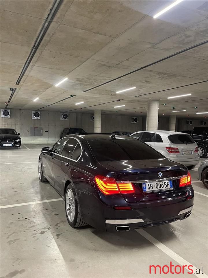 2012' BMW 740 photo #2