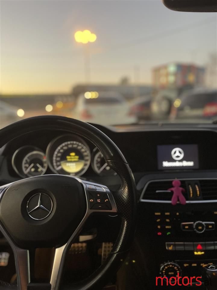 2012' Mercedes-Benz C 300 photo #4