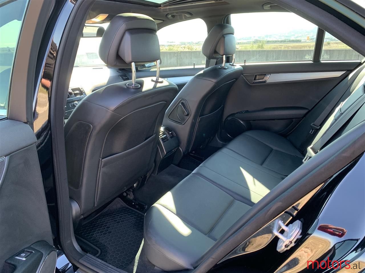 2008' Mercedes-Benz C 300 photo #6