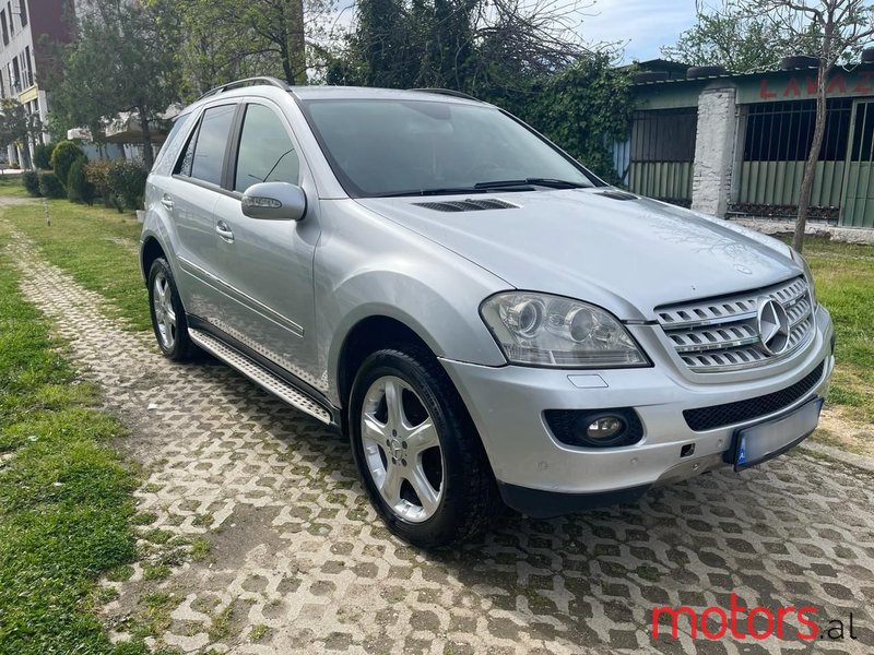 2006' Mercedes-Benz ML 320 photo #2