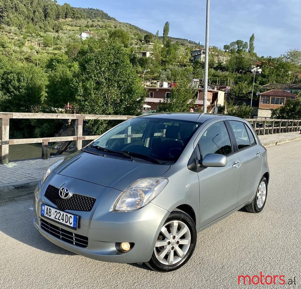 2009' Toyota Yaris photo #1