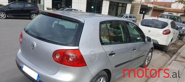 2005' Volkswagen Golf photo #2