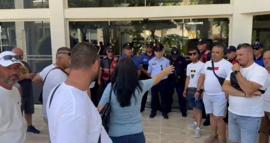 Sarandë, taksistët në protestë