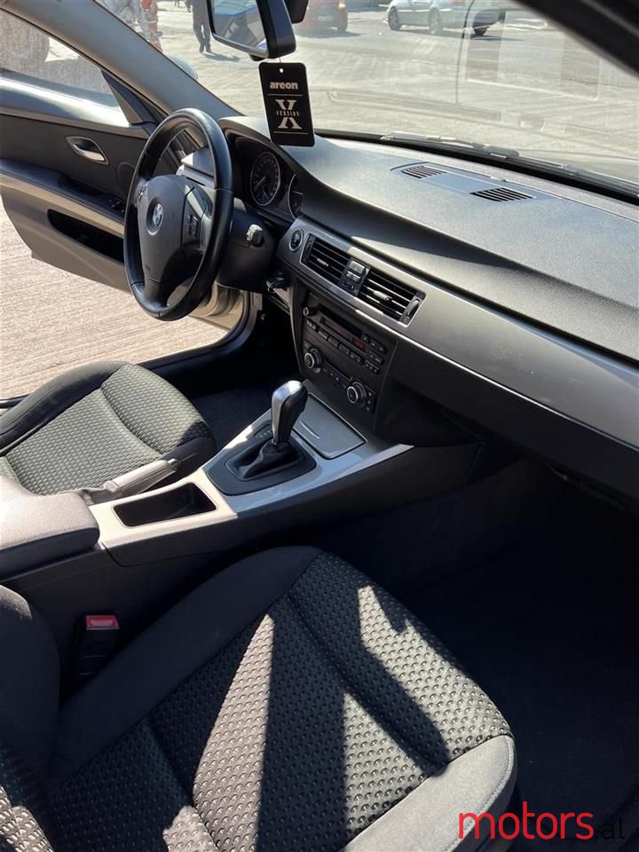 2011' BMW 320 photo #3