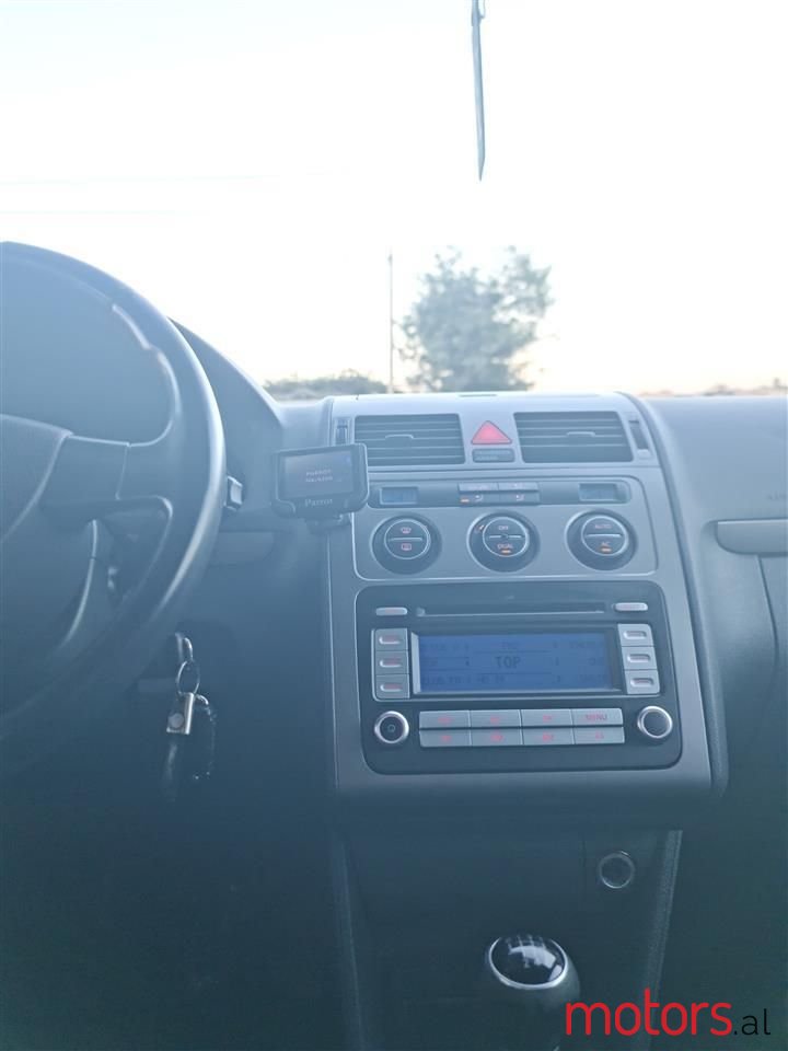 2007' Volkswagen Touran photo #4