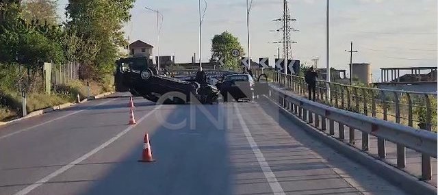 Aksident me një viktimë në Pogradec/ “Citroen”-i bëhet “shoshë”, përmbyset “Benz”-i