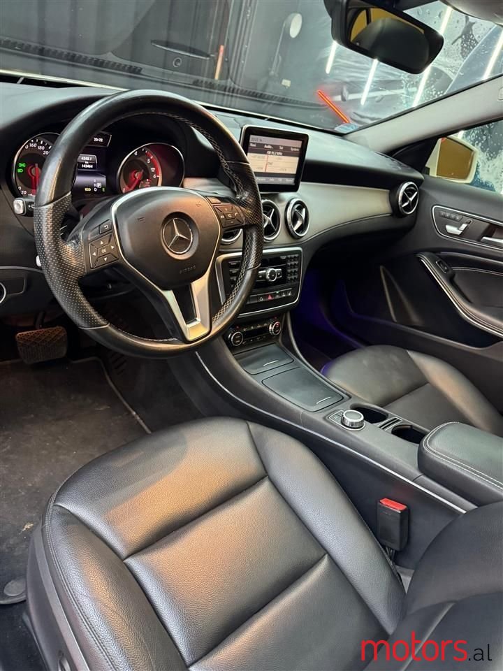 2014' Mercedes-Benz GLA 200 photo #6
