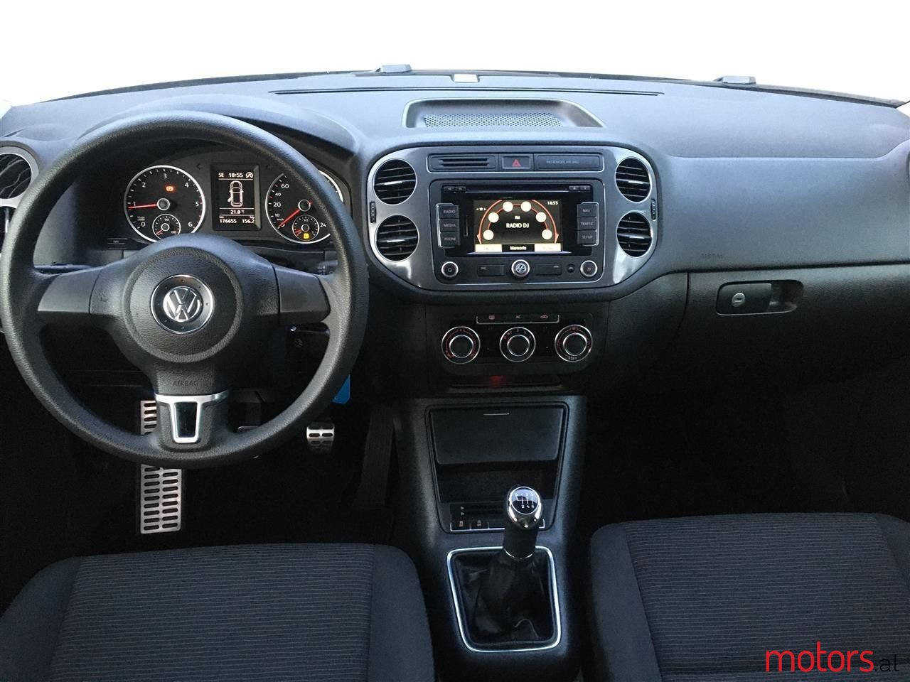 2012' Volkswagen Tiguan photo #3