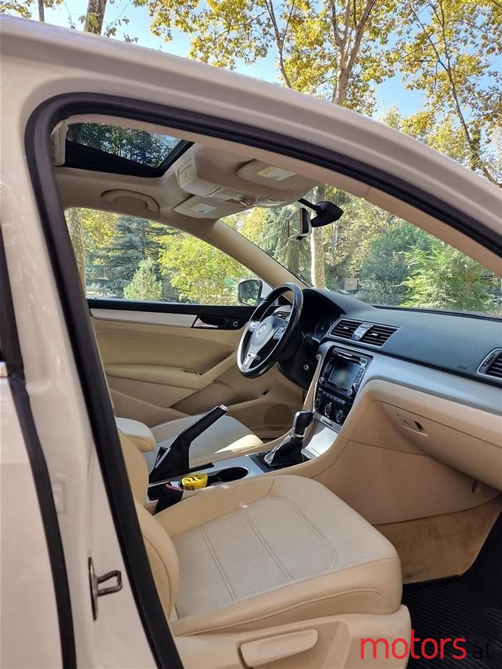 2013' Volkswagen Passat photo #4