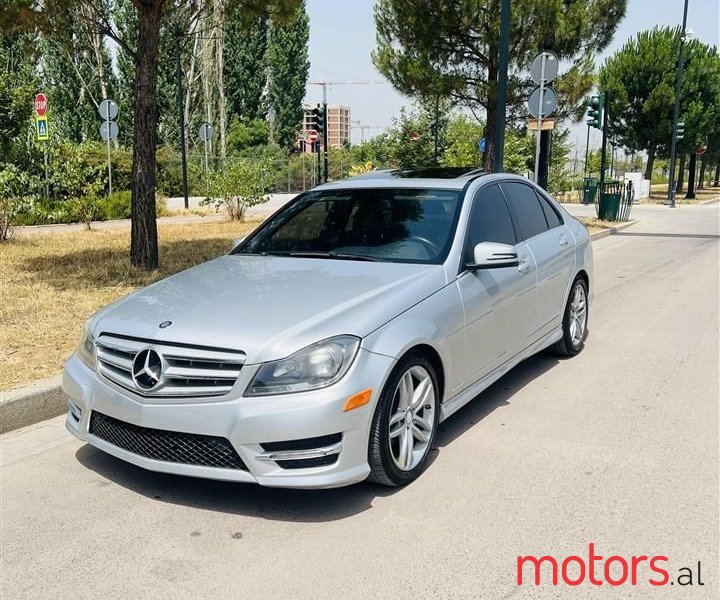 2012' Mercedes-Benz C 300 photo #2