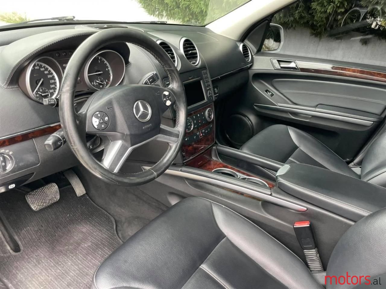 2010' Mercedes-Benz GL 350 photo #5