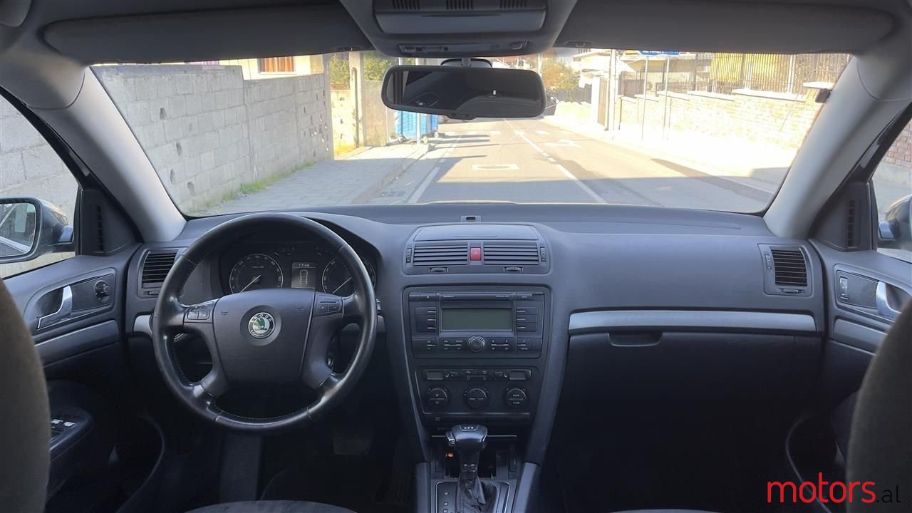 2006' Skoda Octavia photo #2