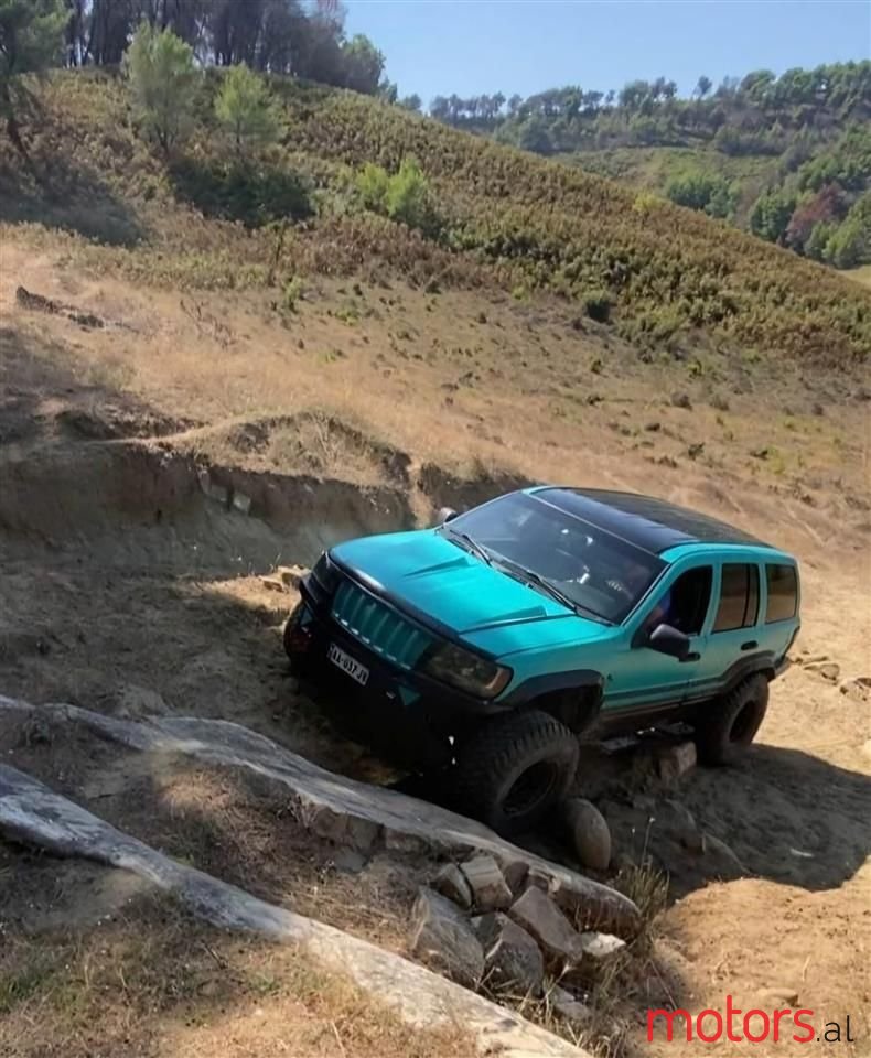 2002' Jeep Grand Cherokee photo #1