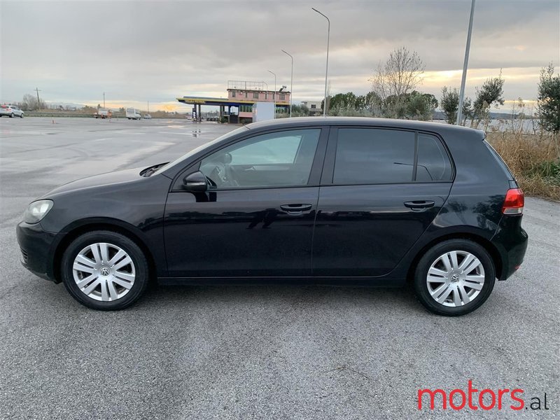 2009' Volkswagen Golf photo #1