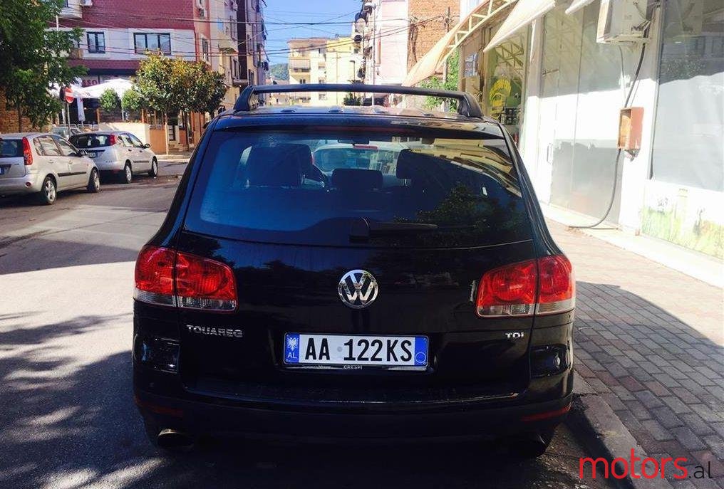 2005' Volkswagen Touareg photo #1