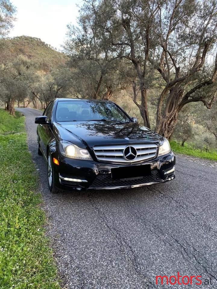 2012' Mercedes-Benz C 300 photo #2