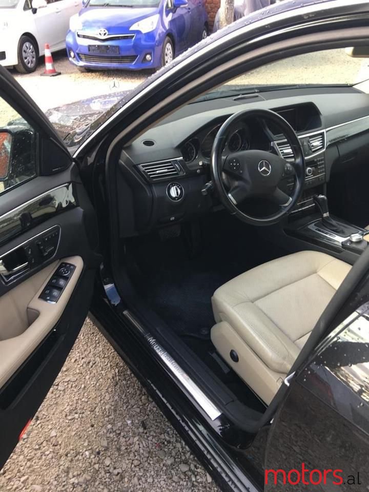 2011' Mercedes-Benz 250 photo #4