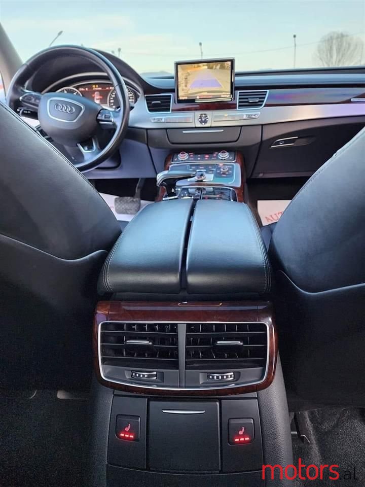 2012' Audi A8 photo #5