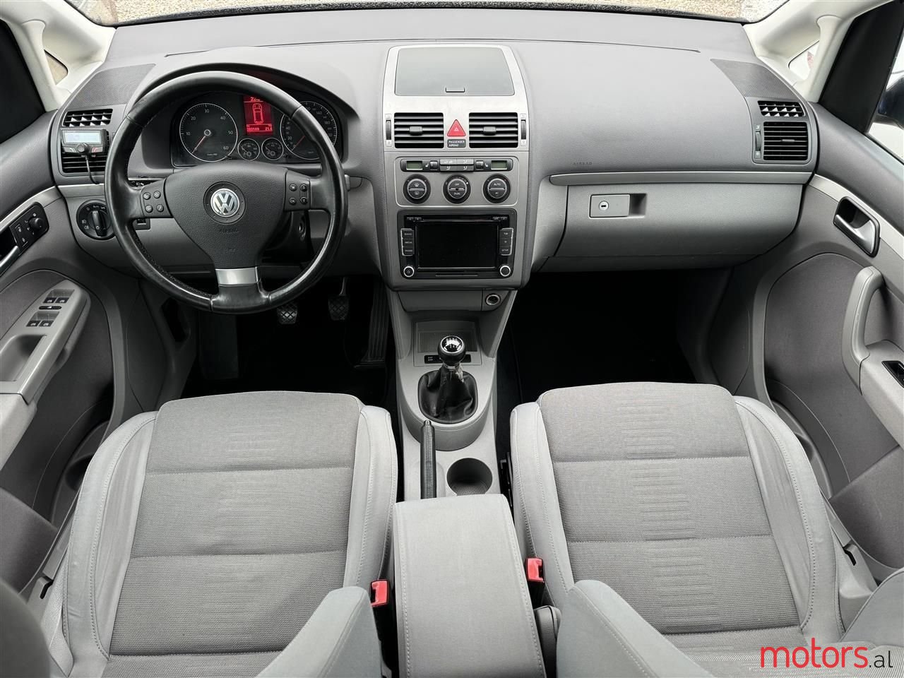 2009' Volkswagen Touran photo #5