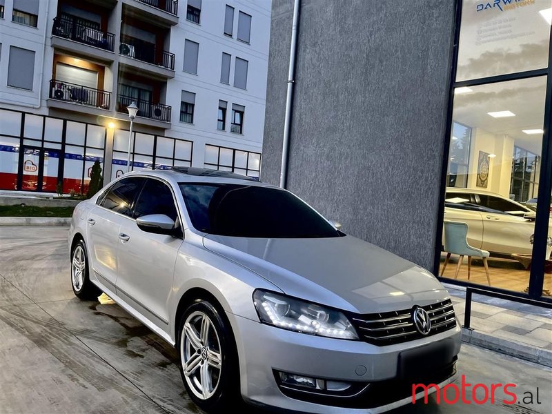 2012' Volkswagen Passat photo #1