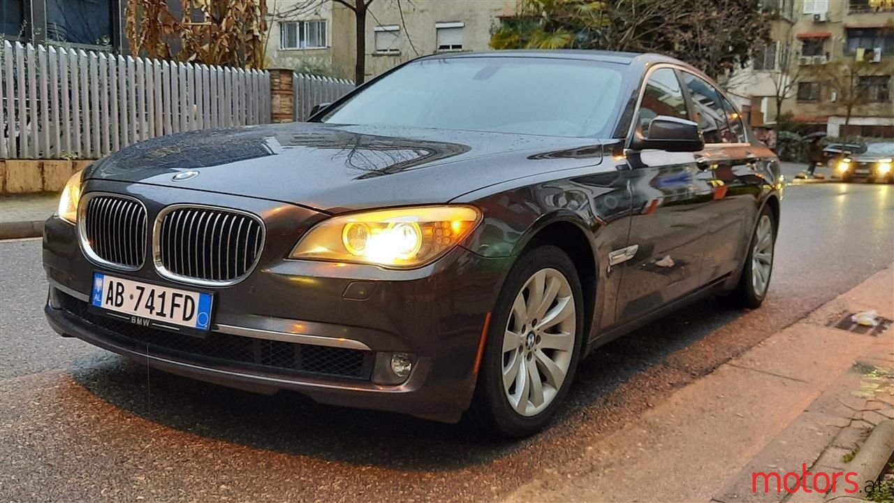 2011' BMW 750 photo #2