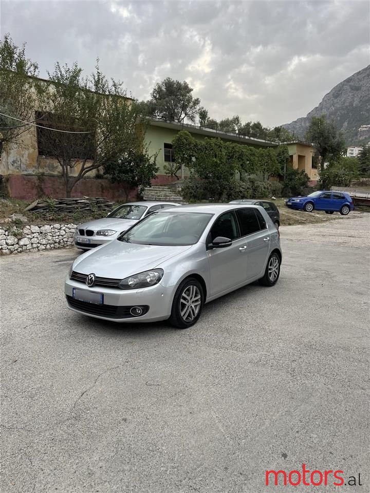 2011' Volkswagen Golf photo #1