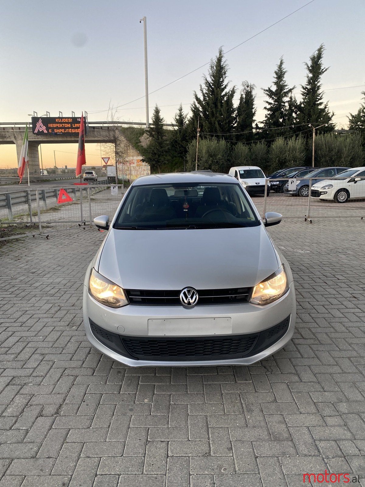 2011' Volkswagen Polo photo #3