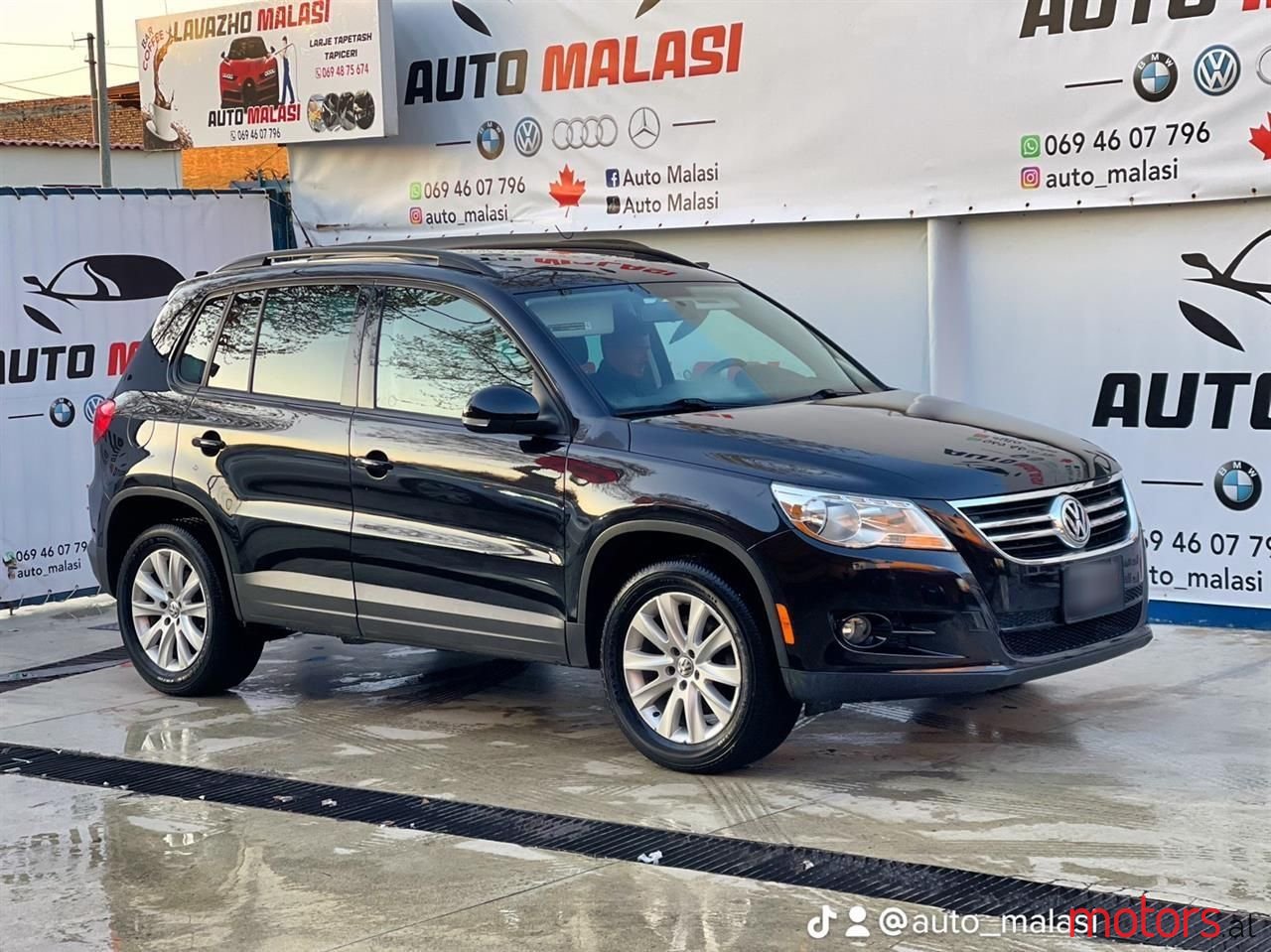 2009' Volkswagen Tiguan photo #1