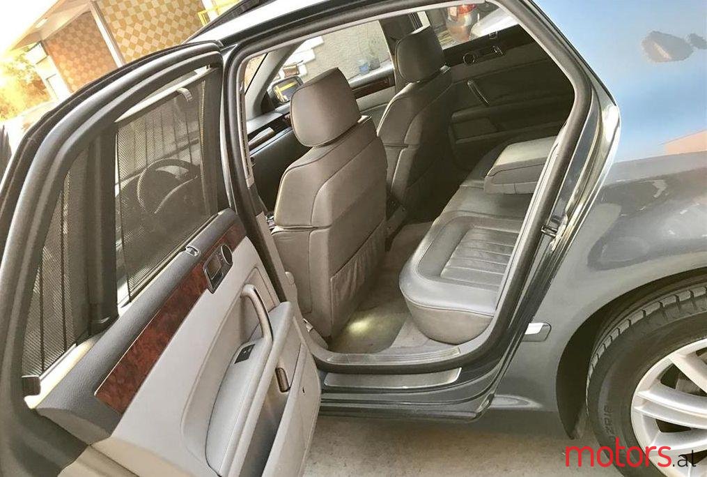 2004' Volkswagen Phaeton photo #2