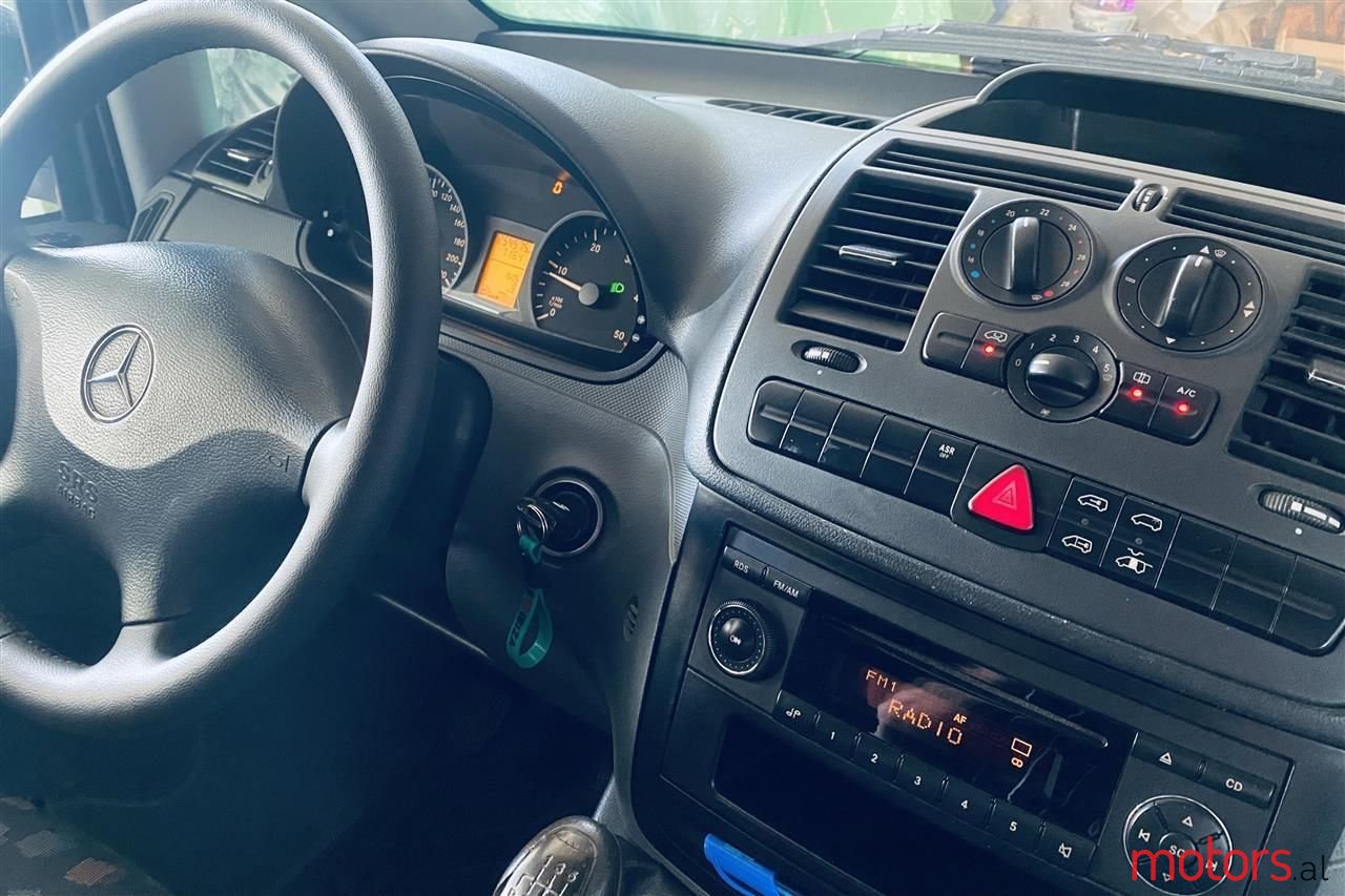 2011' Mercedes-Benz V 220 photo #5