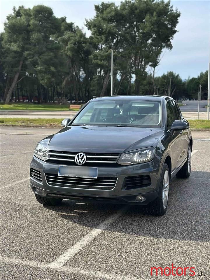 2012' Volkswagen Touareg photo #1