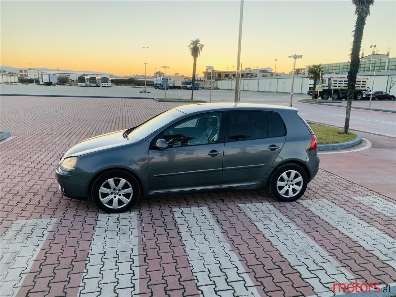 2005' Volkswagen Golf photo #3