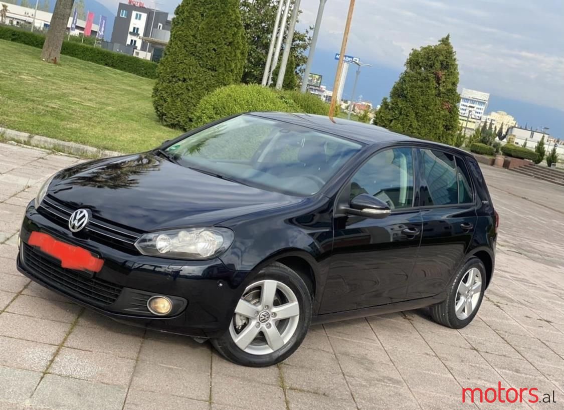 2011' Volkswagen Golf photo #2