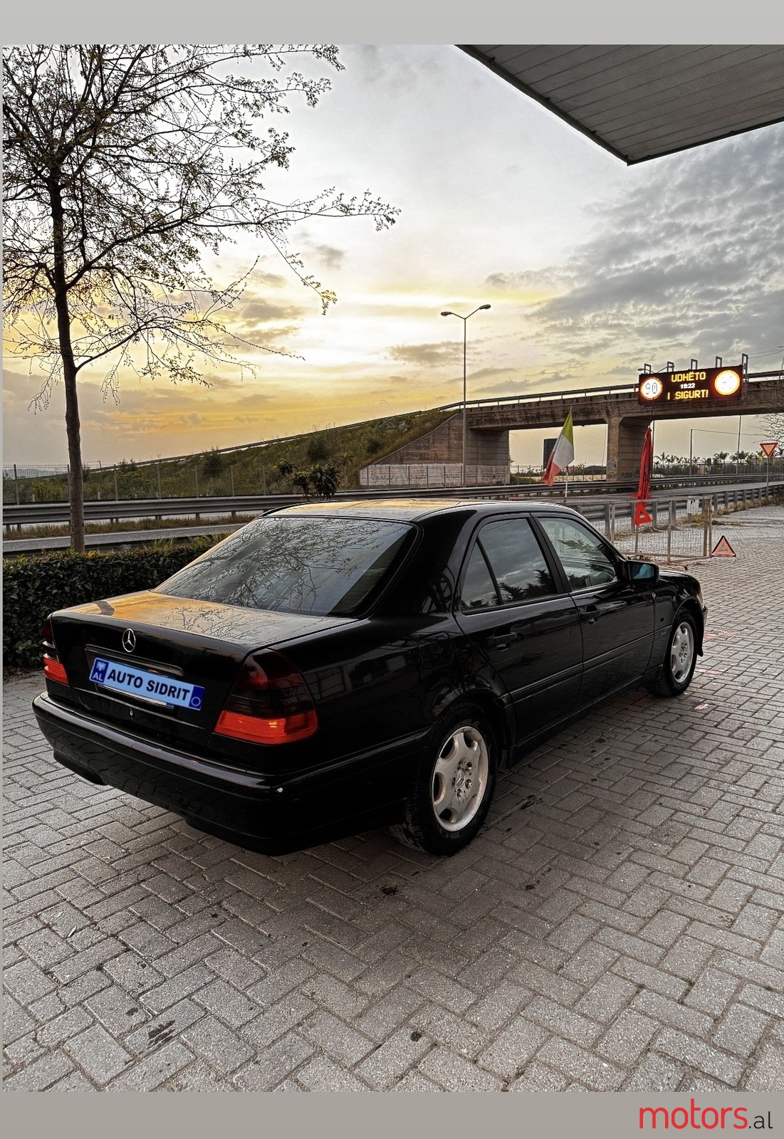 1999' Mercedes-Benz 220 photo #4