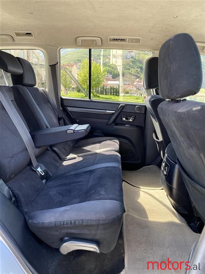 2008' Mitsubishi Pajero photo #5