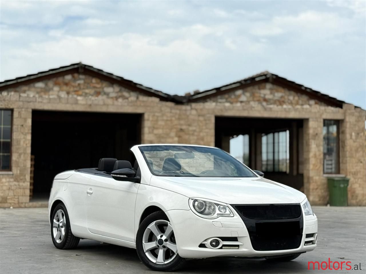 2010' Volkswagen Eos photo #1