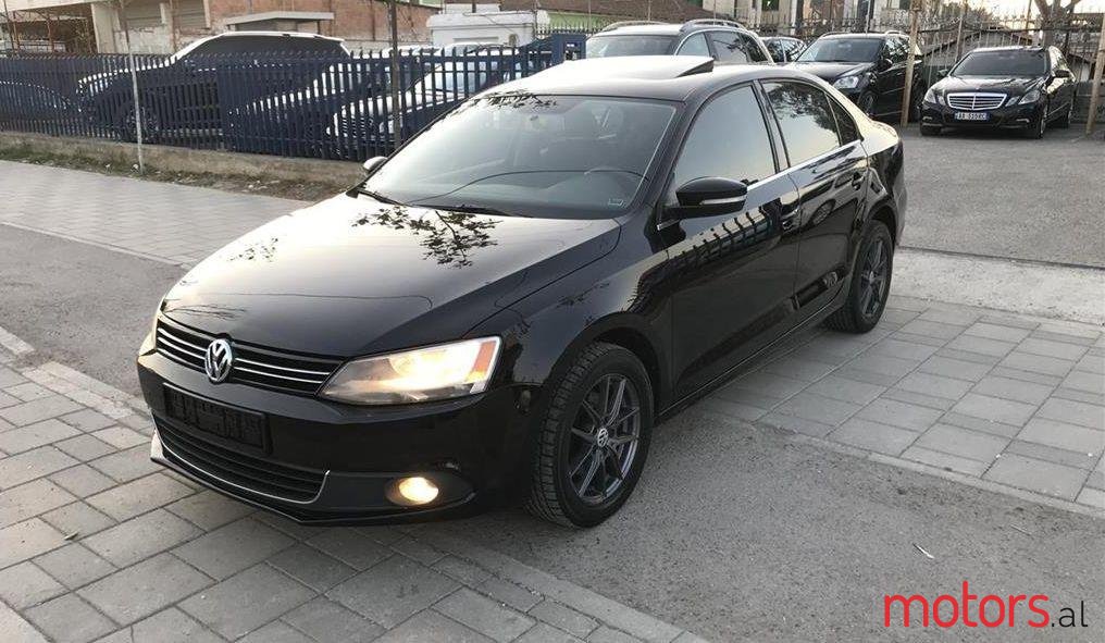 2012' Volkswagen Jetta photo #3