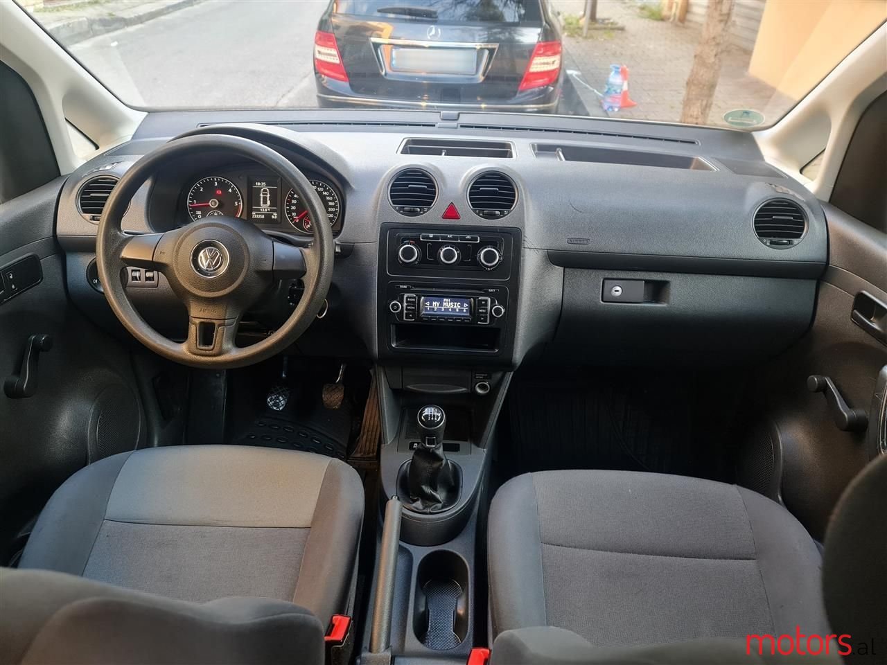 2014' Volkswagen Caddy photo #6