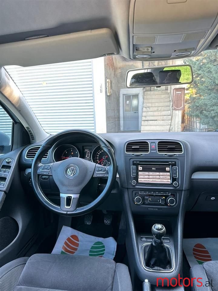 2010' Volkswagen Golf photo #4