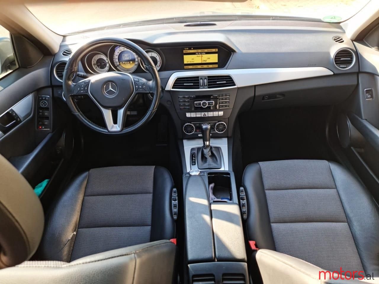 2012' Mercedes-Benz 220 photo #5