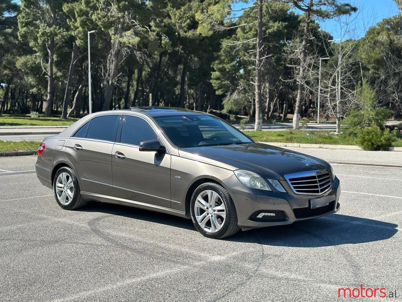 2011' Mercedes-Benz E 350 photo #3
