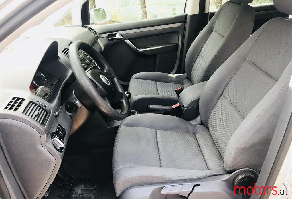 2004' Volkswagen Touran photo #2