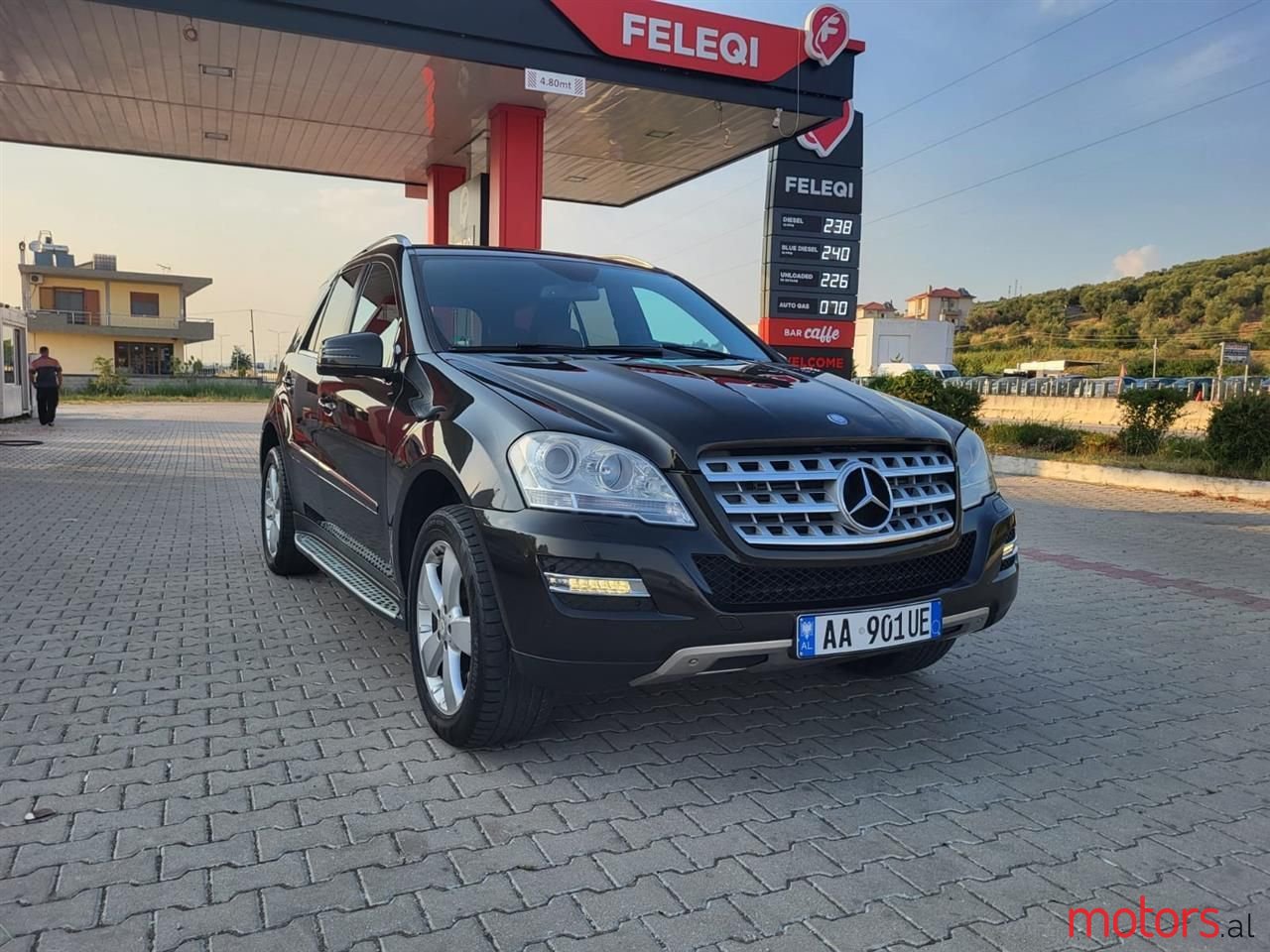 2010' Mercedes-Benz ML 350 photo #5