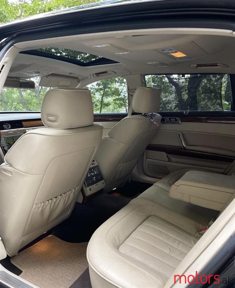 2012' Volkswagen Phaeton photo #4