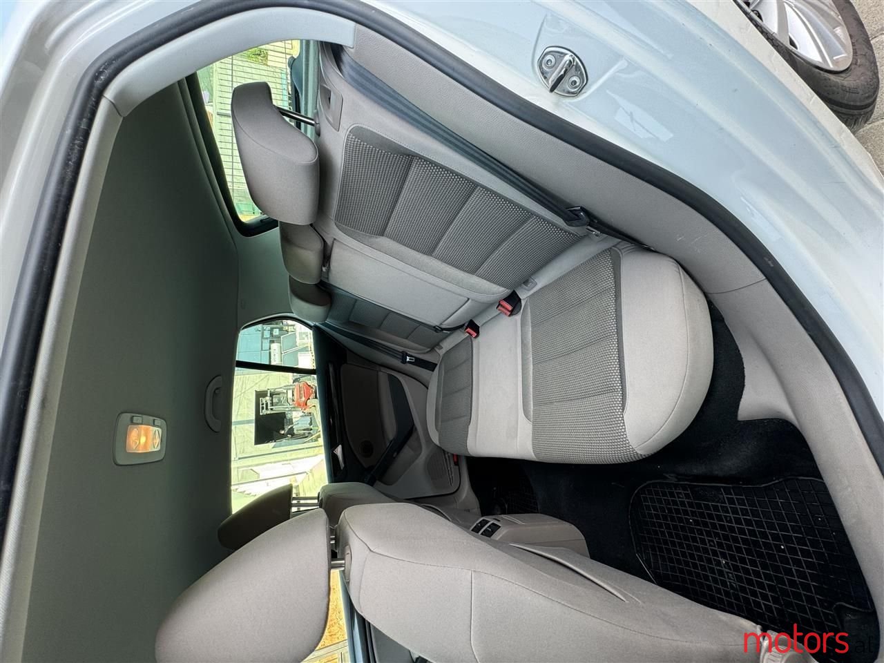 2011' Volkswagen Golf photo #4